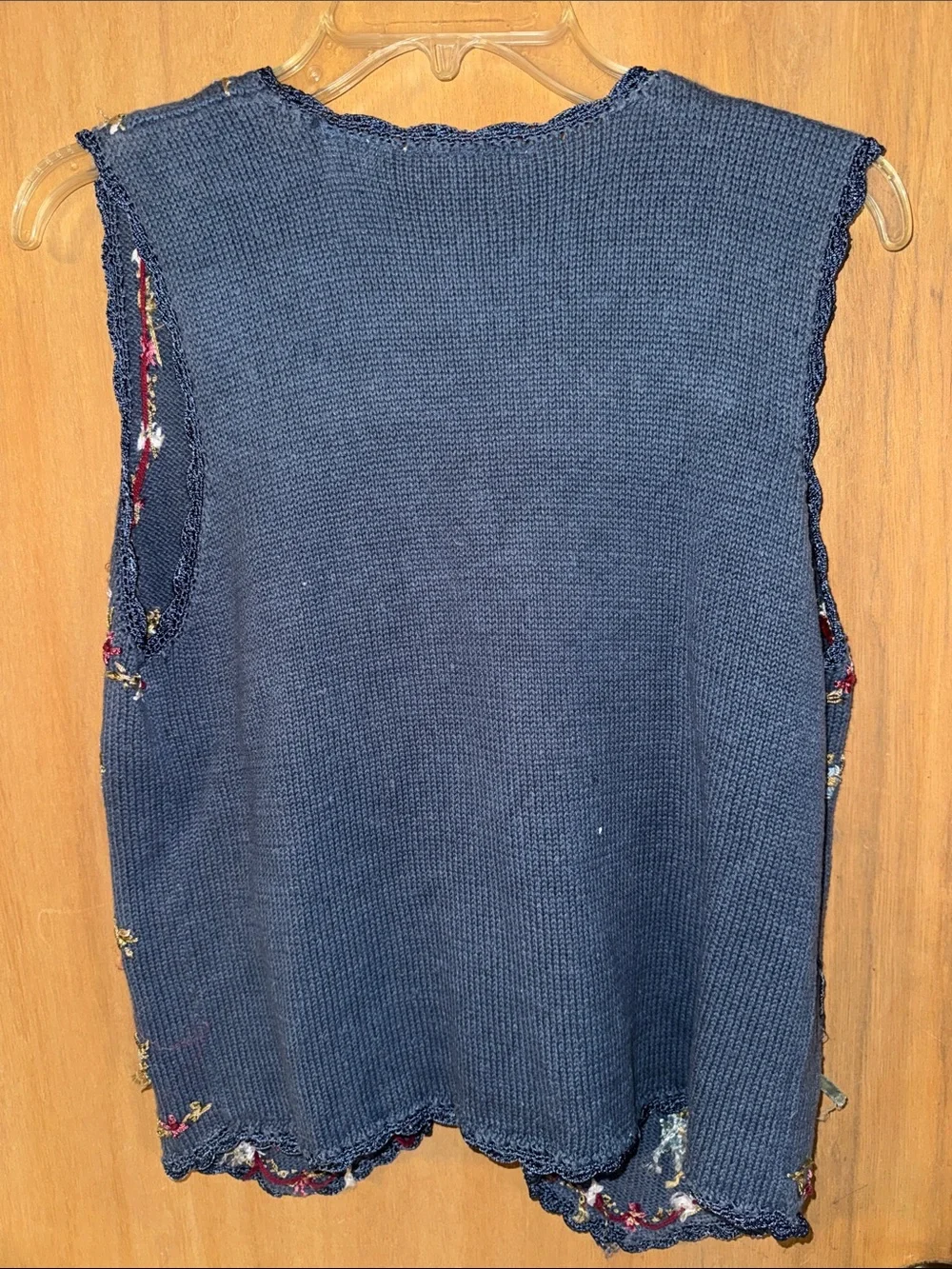 Vintage Erika & Co  Floral Embroidered Knit Sweater Vest Crochet Trim Medium - Picture 8 of 8